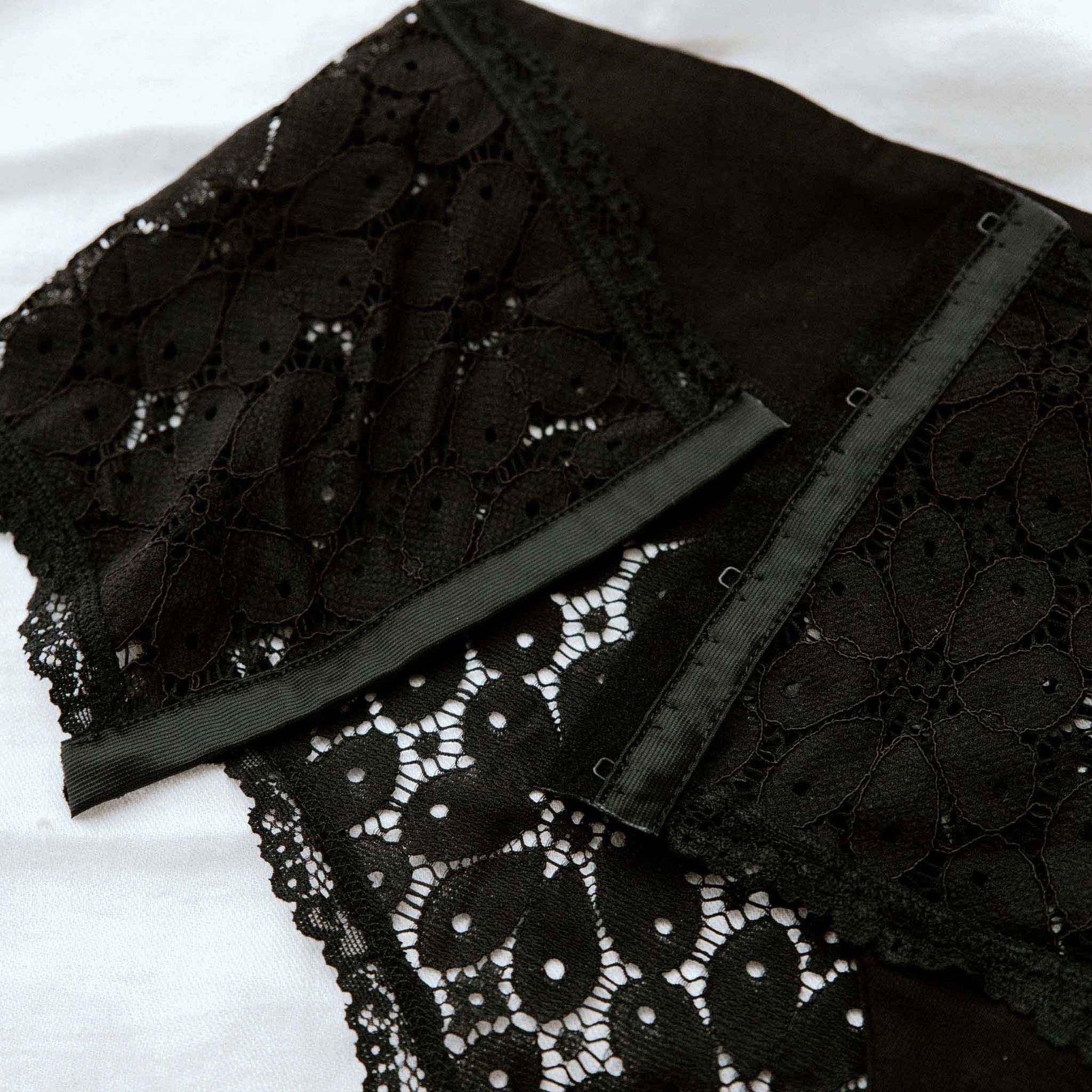 Traditional Clip & Hook Underwear Underwear - The Shapes United